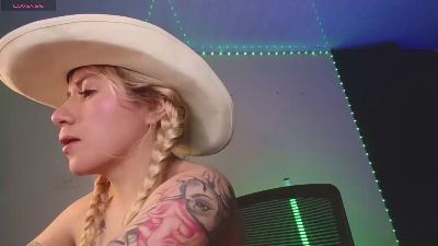 Ambervelvetx live cam on Cam4
