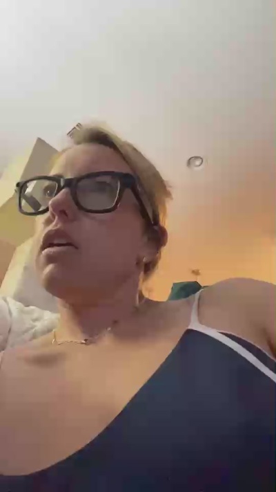 Ambrrr live cam on Cam4