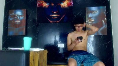 Amdrea_Uchima live cam on Cam4