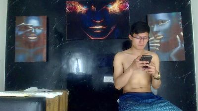 Amdrea_Uchima live cam on Cam4