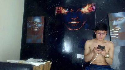 Amdrea_Uchima live cam on Cam4