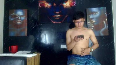 Amdrea_Uchima live cam on Cam4