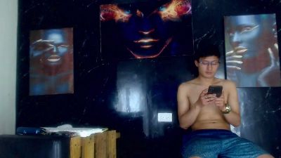 Amdrea_Uchima live cam on Cam4