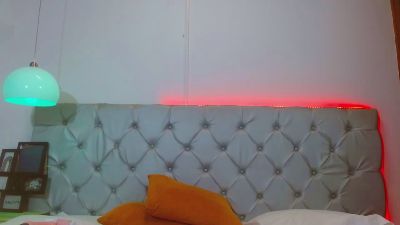 AmelieLaurent live cam on Cam4