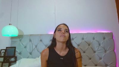 AmelieLaurent live cam on Cam4