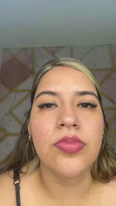 Amira__Maliaa live cam on Cam4