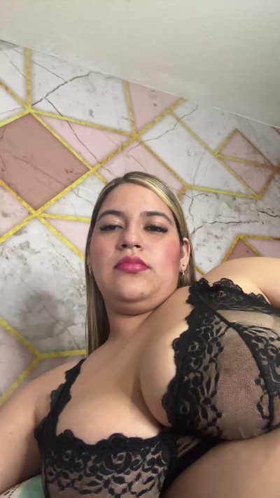 Amira__Maliaa live cam on Cam4