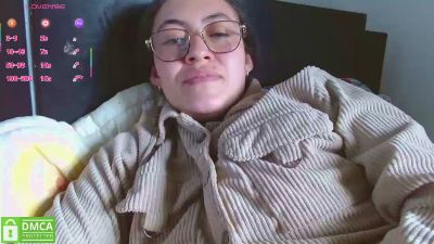 Amitlu_ live cam on Cam4