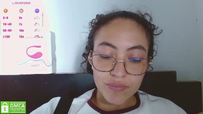 Amitlu_ live cam on Cam4
