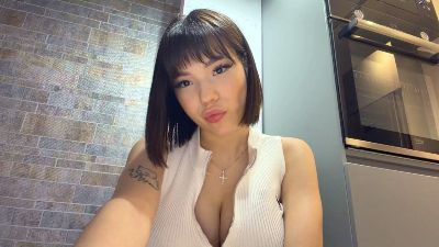 AmyHeuvelmann live cam on Cam4