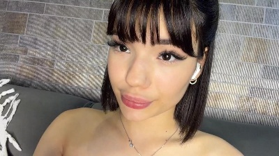 AmyHeuvelmann live cam on Cam4