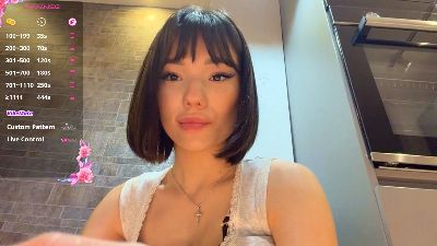 AmyHeuvelmann live cam on Cam4