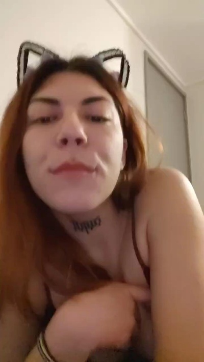 Amyvelvett live cam on Cam4