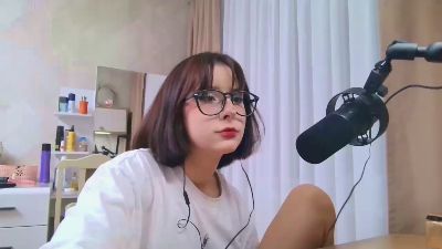 AnalAvi live cam on Cam4