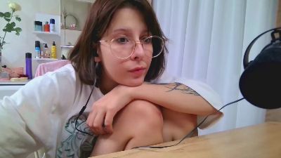 AnalAvi live cam on Cam4