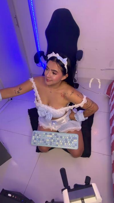 Anddy_Vega_ live cam on Cam4