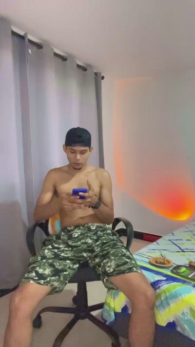 Ander01 live cam on Cam4
