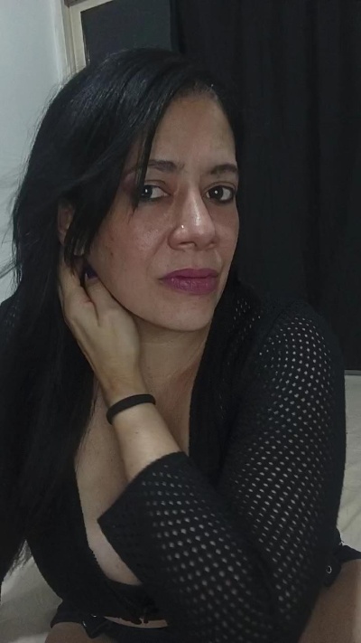 Andrea696922 live cam on Cam4