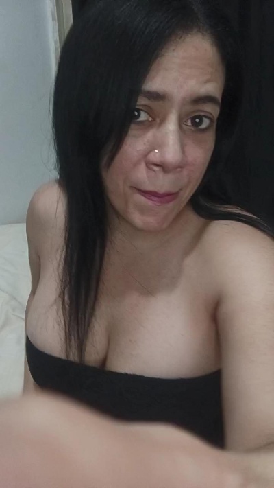 Andrea696922 live cam on Cam4