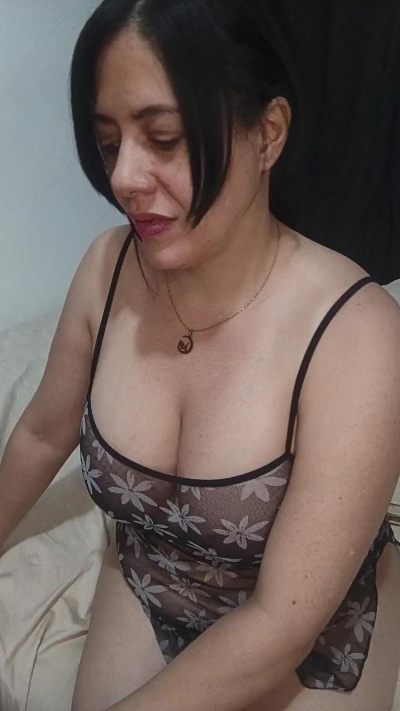 Andrea696922 live cam on Cam4