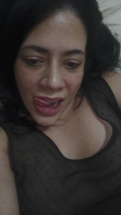 Andrea696922 live cam on Cam4
