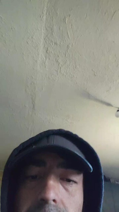 Andreees40 live cam on Cam4