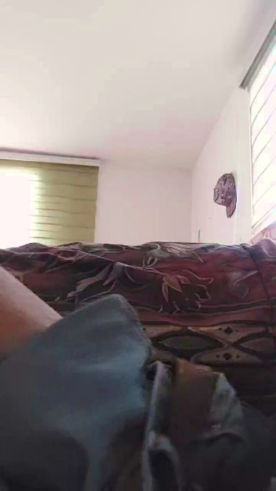 Andresw live cam on Cam4