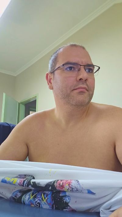 Andrew1900529 live cam on Cam4