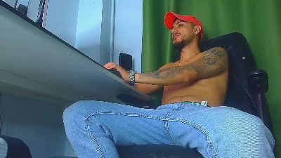 AndrewBanner live cam on Cam4