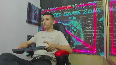 Andrew_stv live cam on Cam4