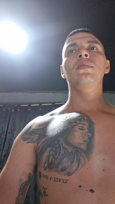 Andrezzz69 live cam on Cam4