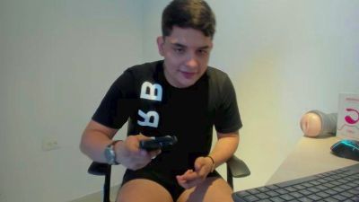 Andyvibes19 live cam on Cam4
