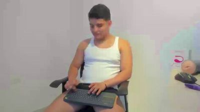 Andyvibes19 live cam on Cam4