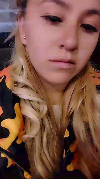 Angel_white25 live cam on Cam4