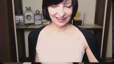 AngelinaLess_ live cam on Cam4