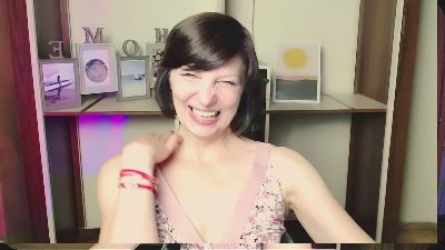 AngelinaLess_ live cam on Cam4
