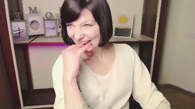 AngelinaLess_ live cam on Cam4