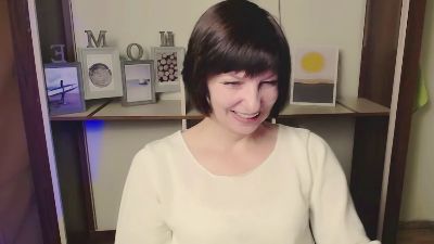 AngelinaLess_ live cam on Cam4