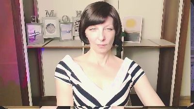 AngelinaLess_ live cam on Cam4