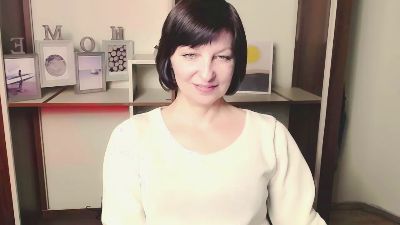 AngelinaLess_ live cam on Cam4
