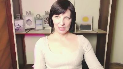 AngelinaLess_ live cam on Cam4