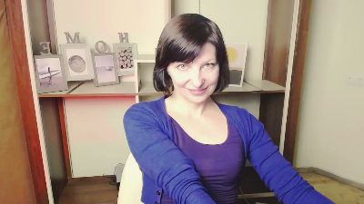 AngelinaLess_ live cam on Cam4