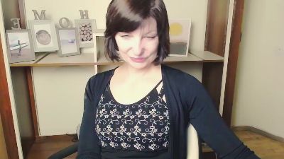 AngelinaLess_ live cam on Cam4