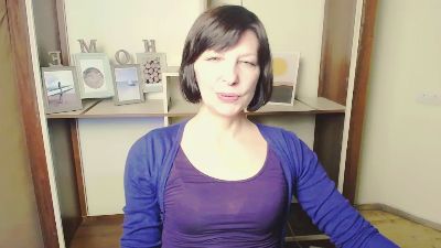 AngelinaLess_ live cam on Cam4
