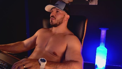 AngeloEric live cam on Cam4