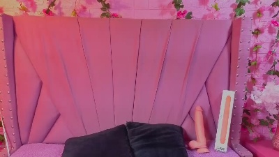 AnggeyaPetite live cam on Cam4