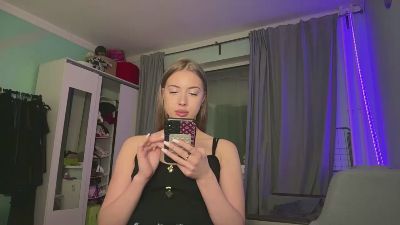 AnnabellRessel live cam on Cam4