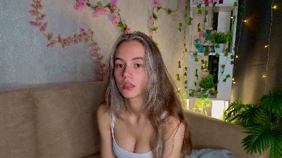 AnnaleeGhamdi live cam on Cam4