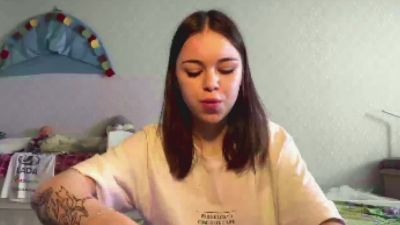 AnnamaeStred live cam on Cam4