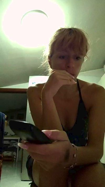Annarellapika live cam on Cam4
